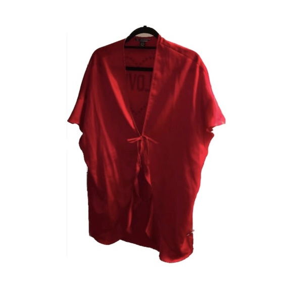 XL VSecret Robe “LOVE” tie in the front - Picture 2 of 4